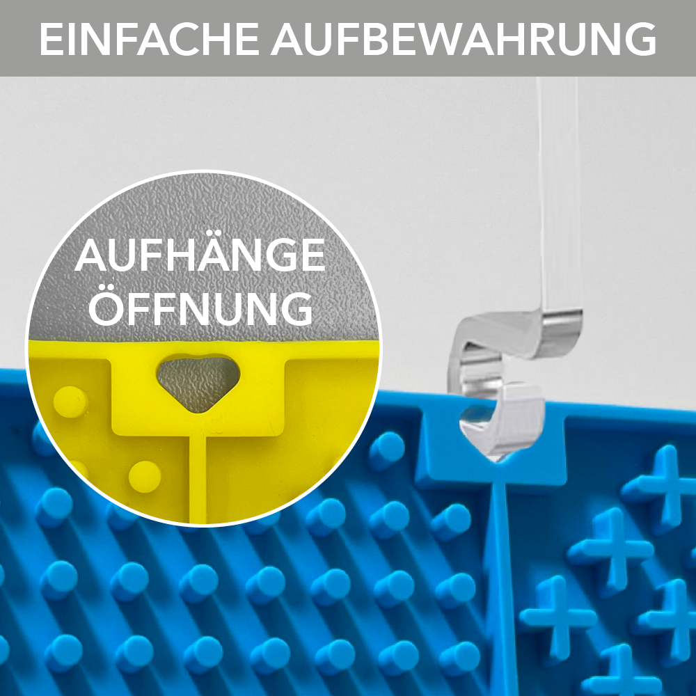 Ein Foto welches zeigt, wie einfach die entoVITAL DOG und CAT Schleckmatte aufbewahrt werden kann, dank einer simplen und effektiven Aufhängeöffnung.
